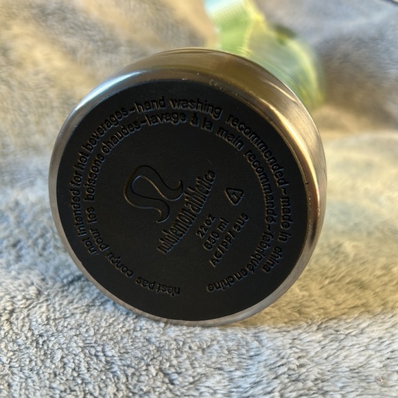 LULULEMON🍋22oz Clear Dandelions Printed Water Bottle - Picture 6 of 10